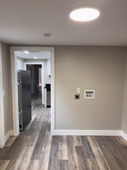 Building Photo - 220 W Brown Ave