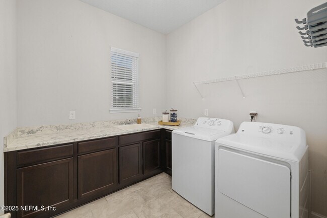 Building Photo - 318 Windwalker Dr