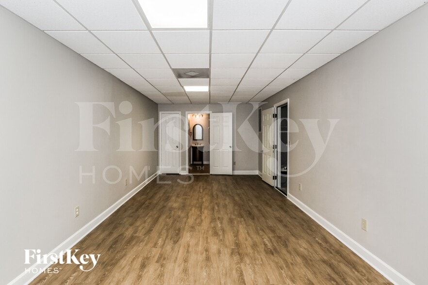 Building Photo - 6209 Shades Pointe Ln