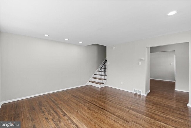 Building Photo - 205 Juniper Rd