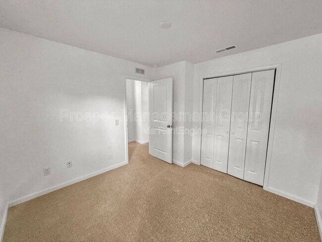 Building Photo - 415 Parkdale Dr