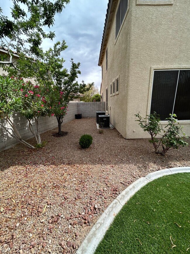 Building Photo - A Fabulous 3 Bedroom Home in Seven Hills