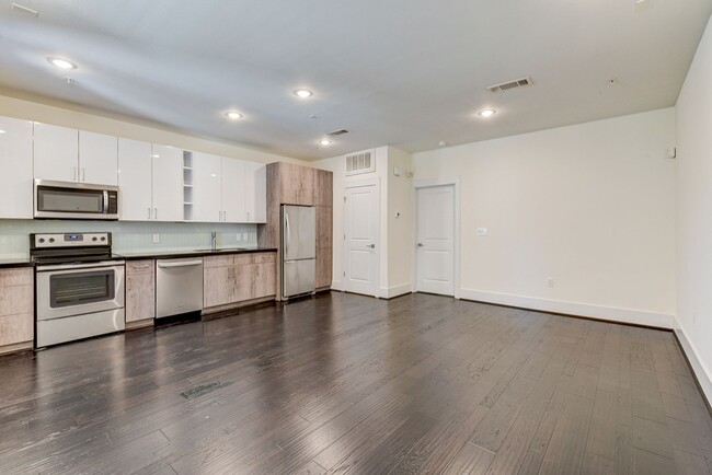 Building Photo - Stylish Condo Apartment for Lease_Immediat...