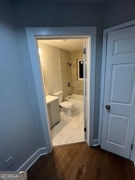 Building Photo - 635 Birchwood Ln SW