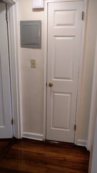 Building Photo - 6A Carolyn Terrace