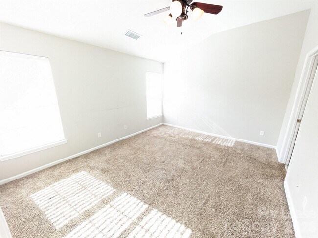 Building Photo - 141 Golden Valley Dr