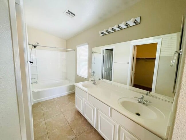 Building Photo - Tom Noon Condo