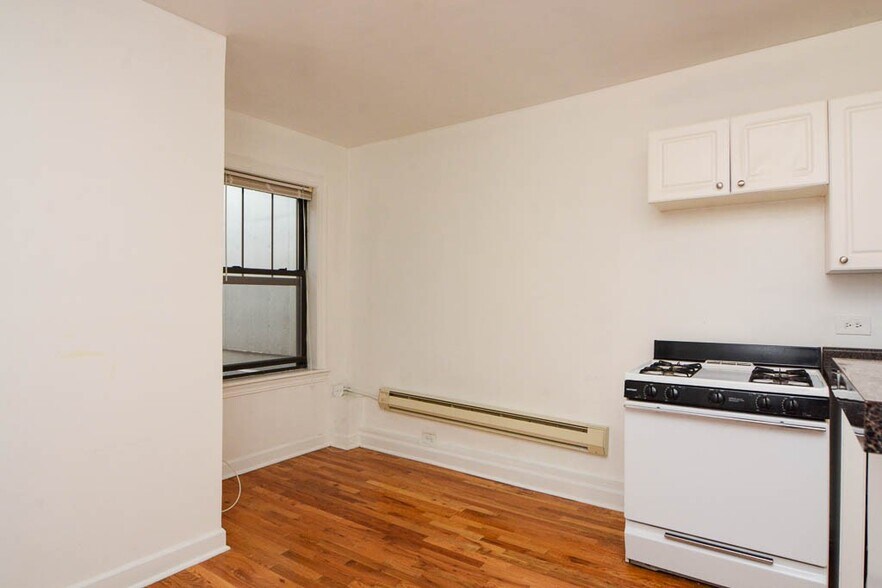 Building Photo - 1352 N Dearborn St