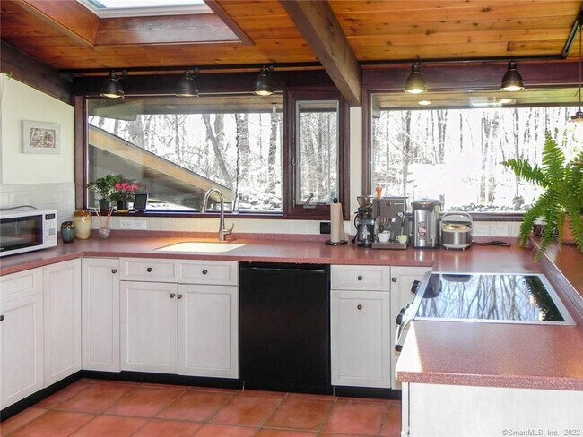 Building Photo - 361 Mill Rd