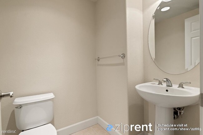 Building Photo - 2 br, 2.5 bath Condo - 1817 Camino Leonor,...