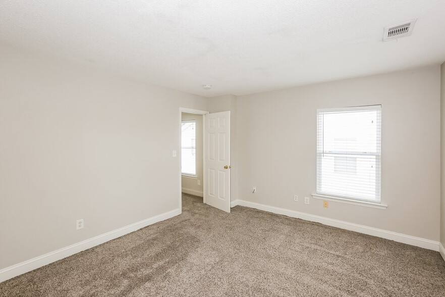 Building Photo - 12615 Cumberland Cove Dr