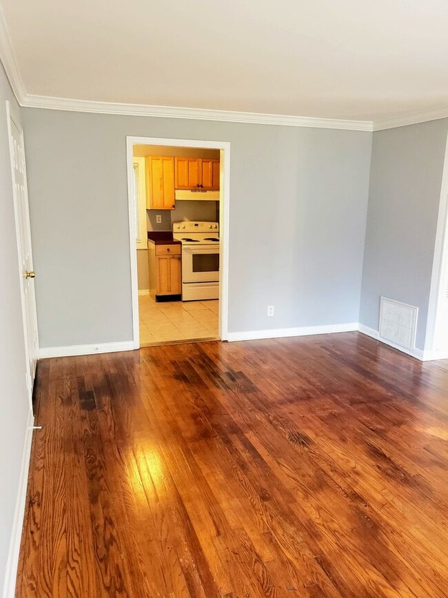 Building Photo - 1596 Line Cir