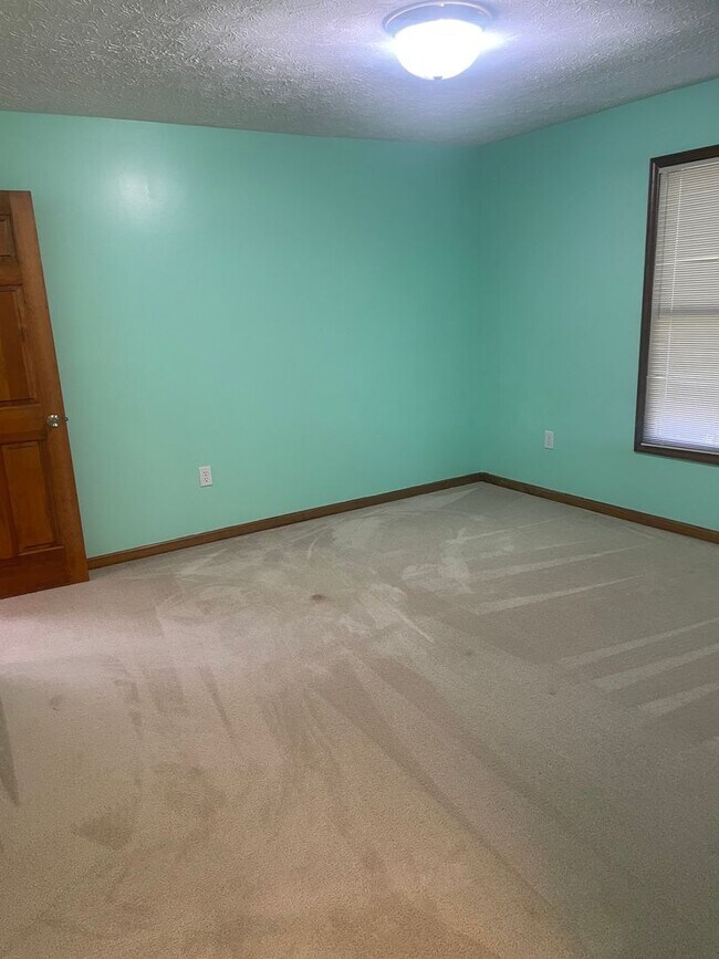 Building Photo - LaFollette 37766 - Charming Ranch-Style 3 ...