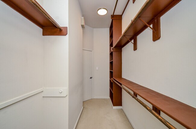 Building Photo - 1310 Delano St