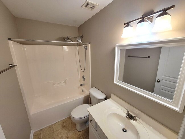 Building Photo - Lovely, Move in Ready 2 Bedroom in Matthews