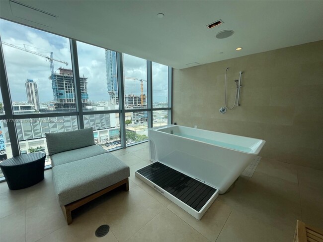 Building Photo - 900 Biscayne Blvd