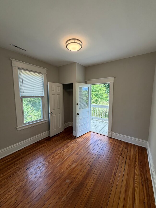 Building Photo - Charming 4bdrm/1.5bth Home Located in Richmond's North Highland Park w/Balcony!!