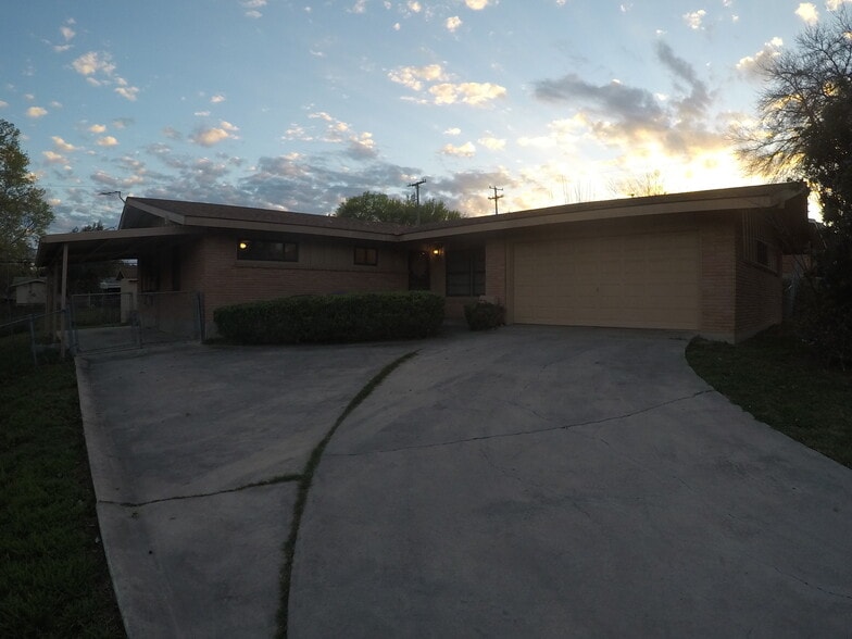 Building Photo - 106 Springwood Ln