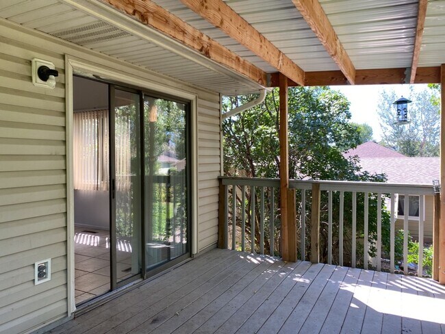 Building Photo - STUDENTS WELCOME! 4 Bed 3 Bath Home in West Ft Collins w/ Garage and Fenced Yard - Lawn Care Incl...