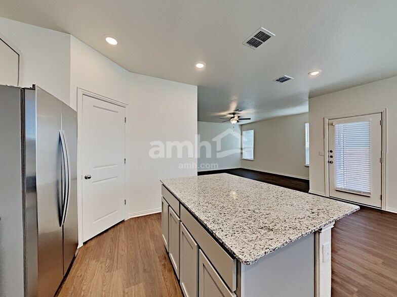 Building Photo - 2725 Lillybrook Ln