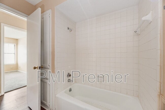 Building Photo - 4724 Berridge Ln
