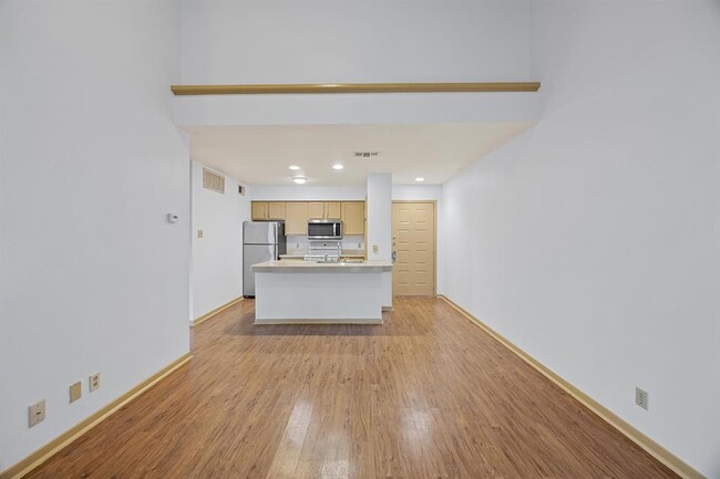 Building Photo - 8888 Tallwood Dr
