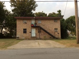 Building Photo - 1904 E 2nd St