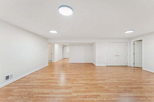 Building Photo - 2 BD/ 2BA  Apartment