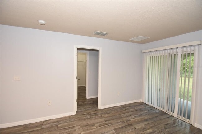 Building Photo - 13 Universe Ct