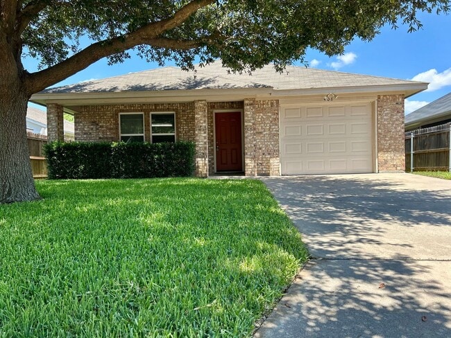 Building Photo - Beautiful 55 and Older Gated Community located in the center of town!
