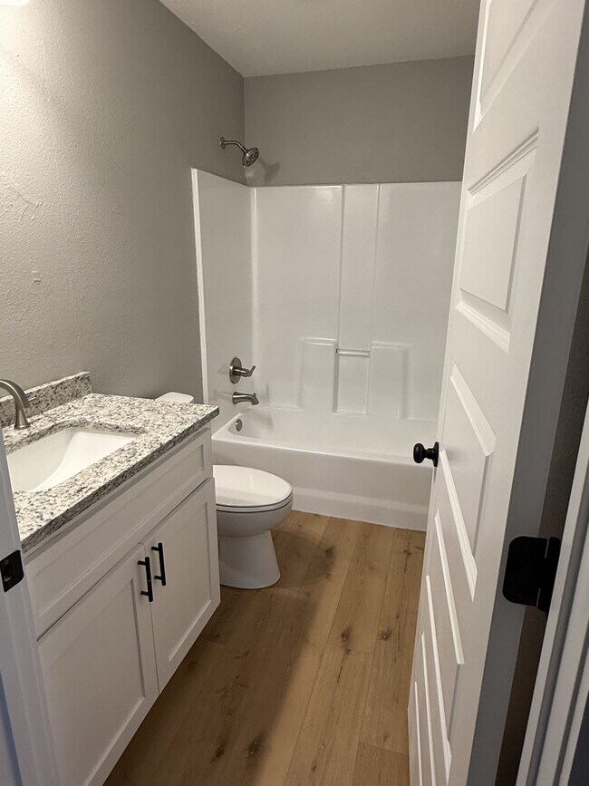 Building Photo - 1057 B E Olympia St