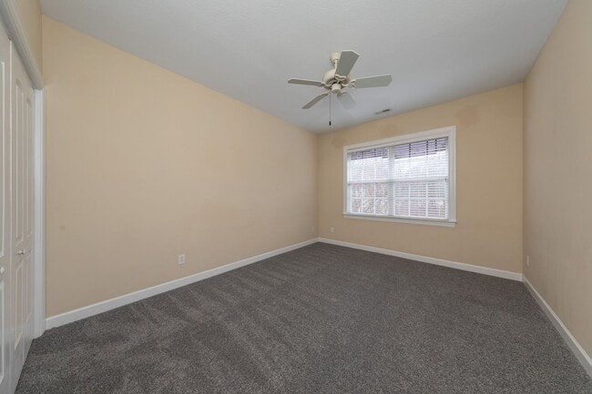 Building Photo - Golf course views in Braemar Creek 3 beds