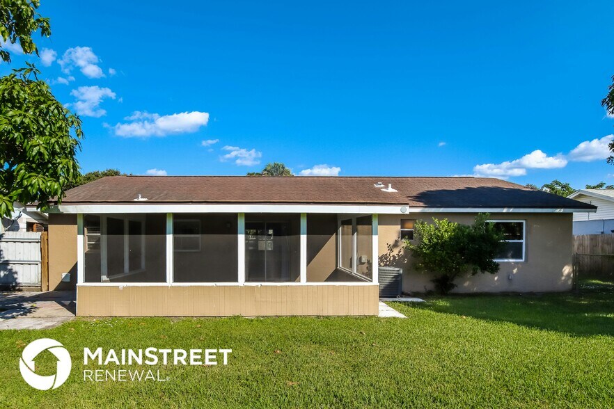 Building Photo - 2146 Sandalwood Dr