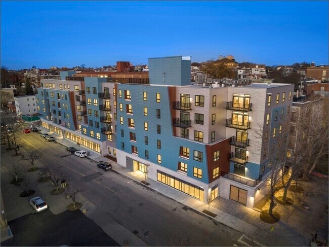 Building Photo - 301 Border St