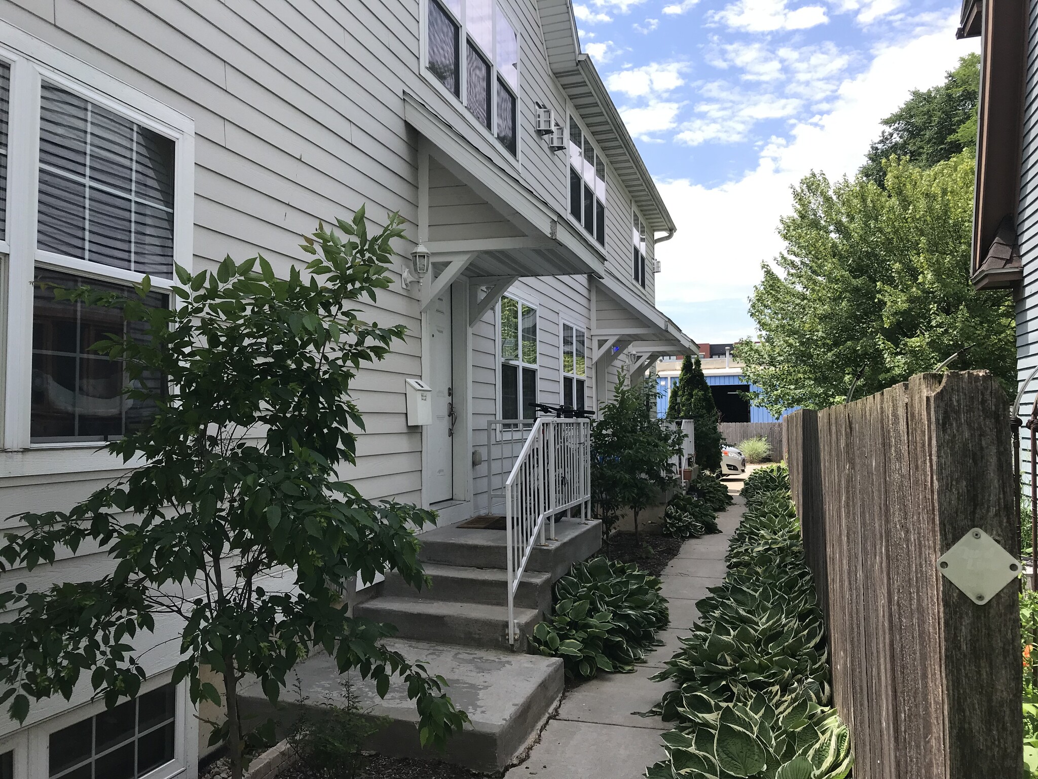 Building - 18 N Baldwin St