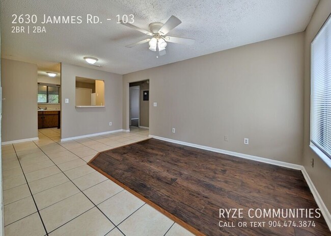 Building Photo - Spacious Upstairs Unit - Westside