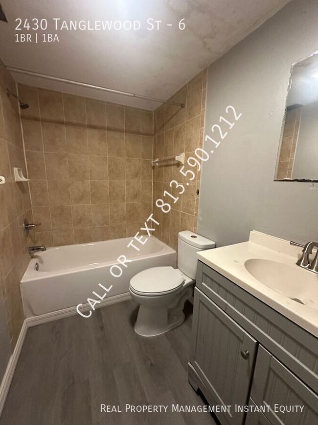 Building Photo - 2430 Tanglewood St