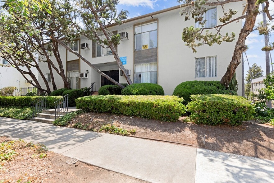Building Photo - Newly Remodeled Apartments in the Heart of LA