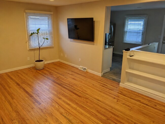 Building Photo - Fully Updated 3 Bedroom - 1 bathroom home - $2,900