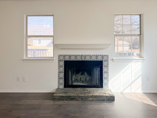 Building Photo - 316 S Watson St