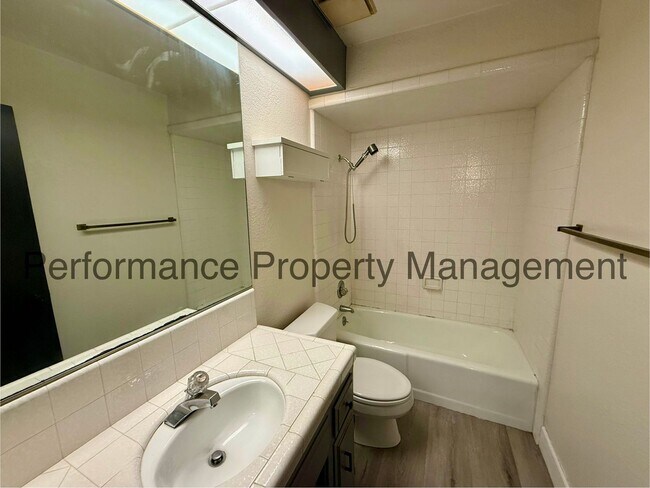 Building Photo - 239 W China Grade Loop