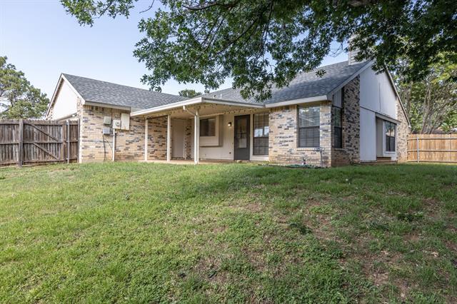 Building Photo - 3037 Hamlet Ct