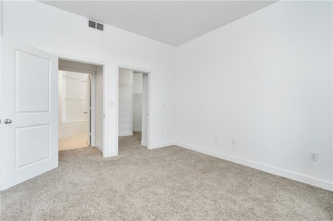 Building Photo - 2626 Peachtree Rd NW