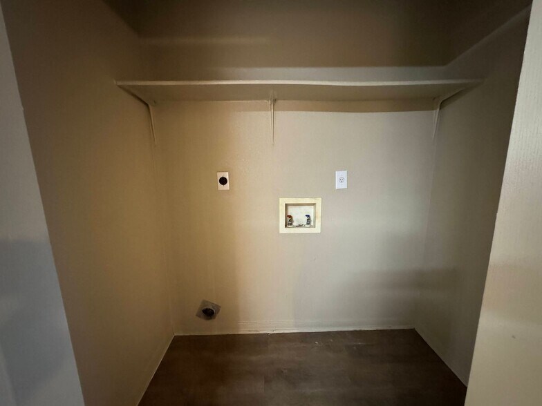 Building Photo - 408 Brittney Way