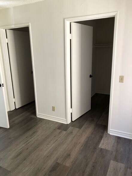 Building Photo - 1325 Hoover S St