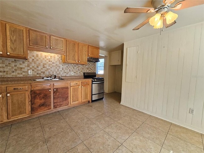 Building Photo - 103 W Carver St