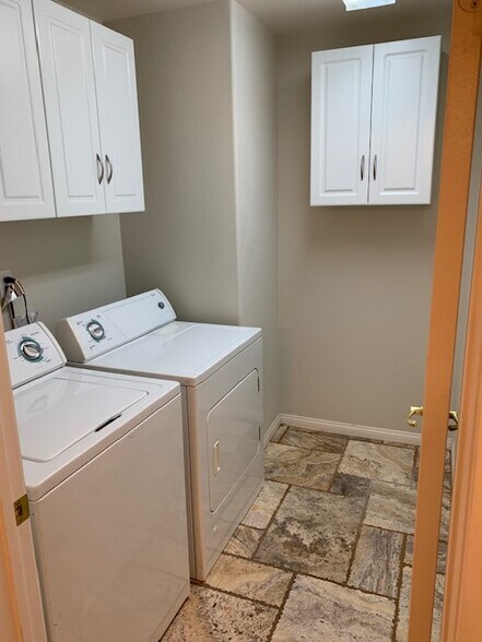 Building Photo - 84126 Canzone Dr