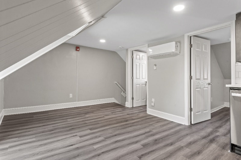 Building Photo - 249 N Mulberry St