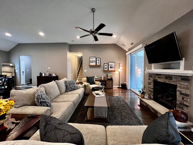 Building Photo - Beautiful Corner Lot, Single Family Home, in Sherwood Lakes.