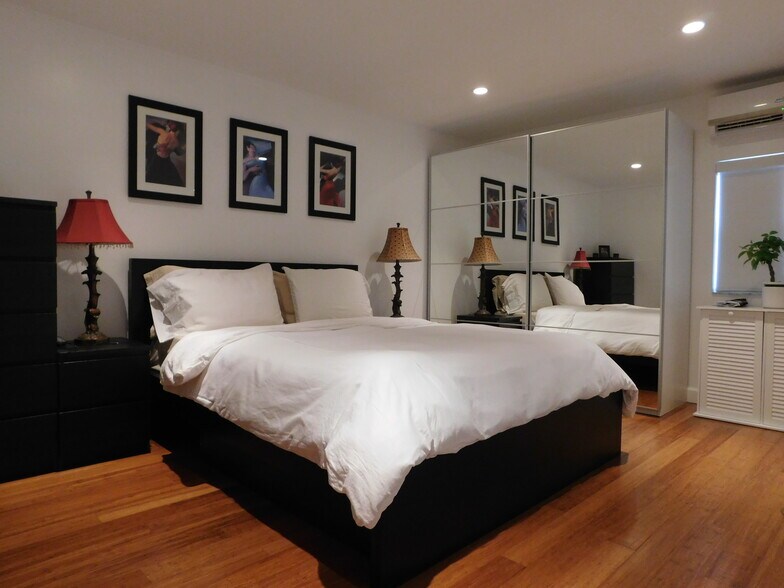 Building Photo - 2800 Pine Tree Dr